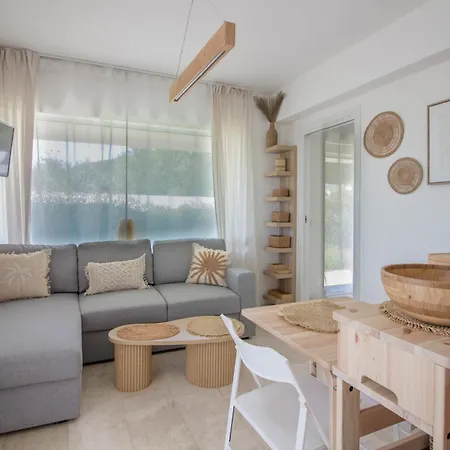 New Stunning With Parking &pool! Apartment Olbia