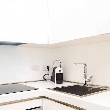Apartment New Stunning With Parking &pool!