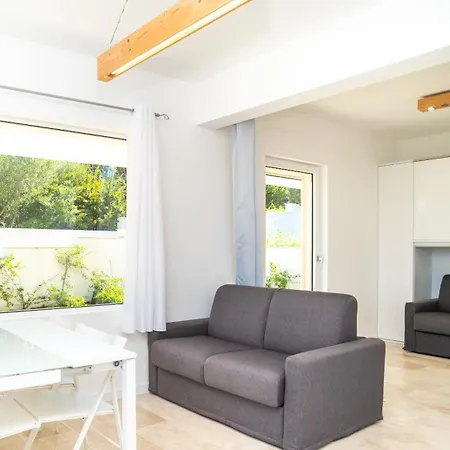 Apartment New Stunning With Parking &pool!