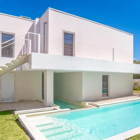 New Stunning With Parking &pool! Olbia