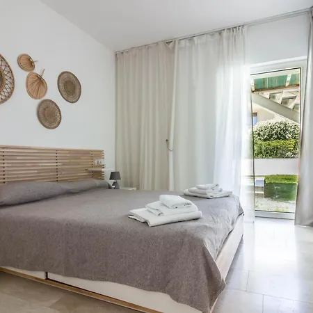 Apartment New Stunning With Parking &pool! *