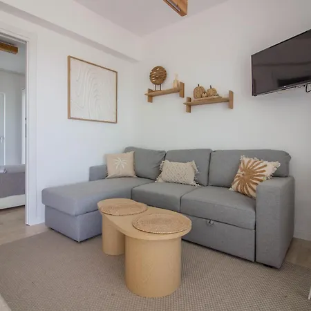 New Stunning With Parking &pool! Olbia
