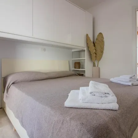 New Stunning With Parking &pool! Apartment Olbia