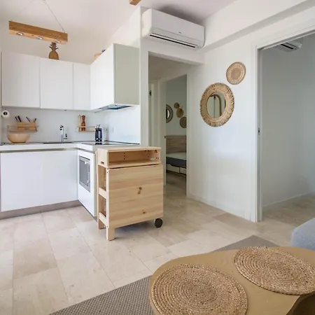 New Stunning With Parking &pool! *