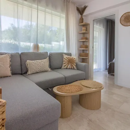New Stunning With Parking &pool! Olbia
